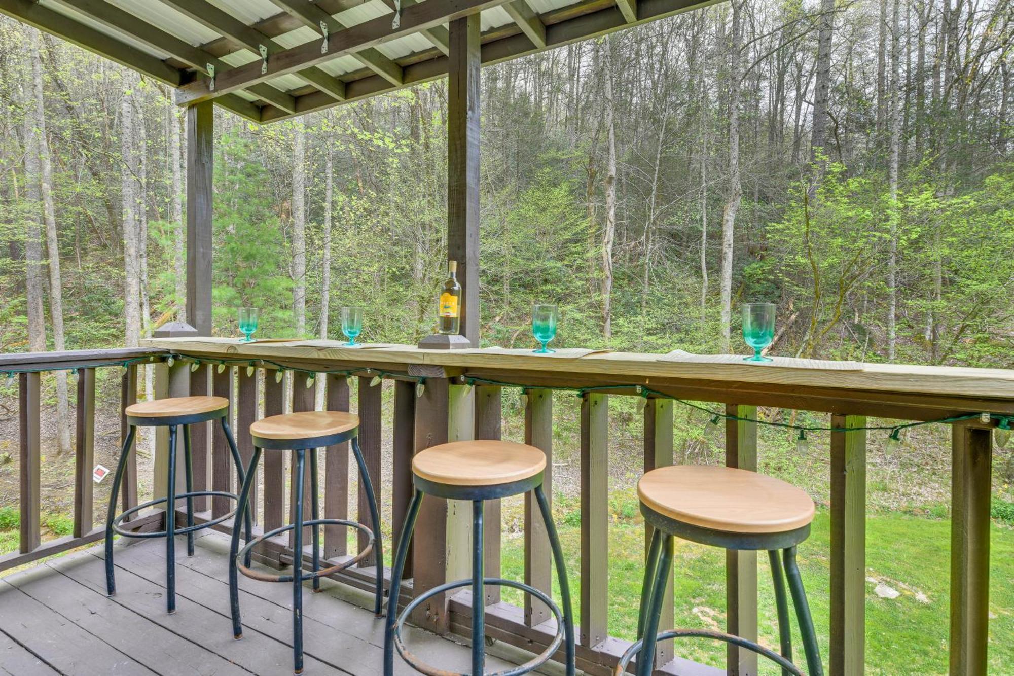Smoky Mountain Cozy Cove Deck And Fire Pit! Cosby